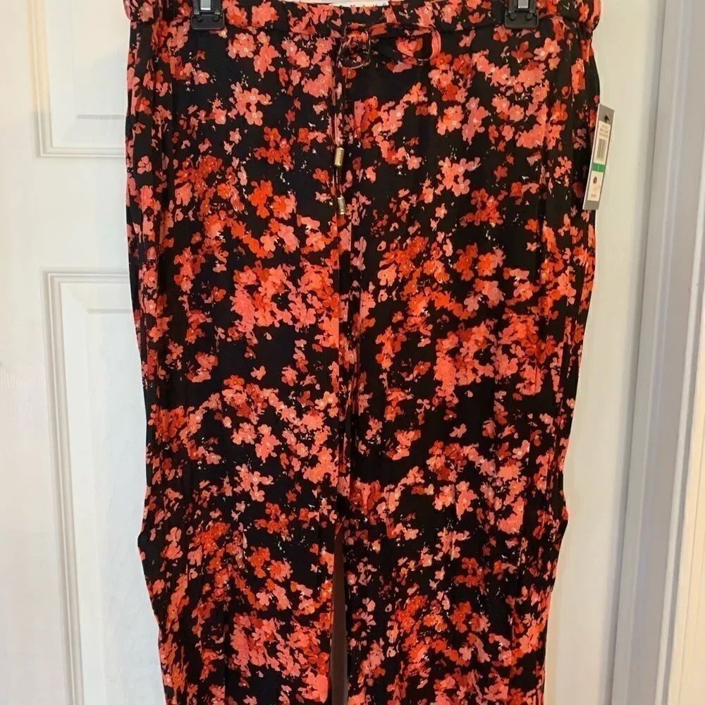 Chaus Black Floral Pattern Rayon Pants - Picture 3 of 8